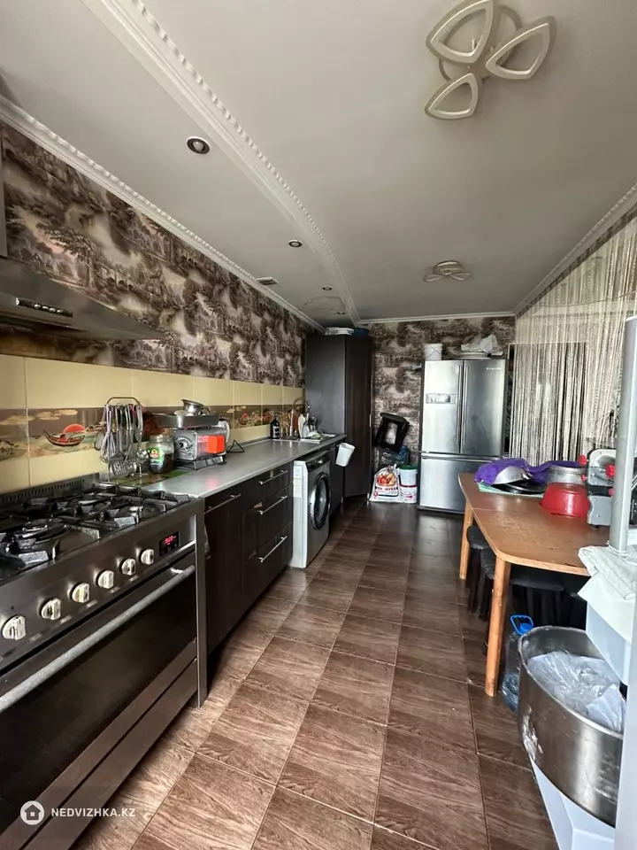 4-комнатная квартира, этаж 9 из 10, 99 м², фотография 2
