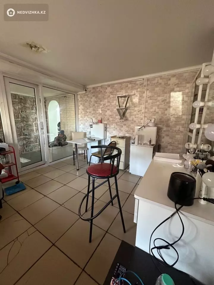 Салон, этаж 1 из 10, 78 м², фотография 4