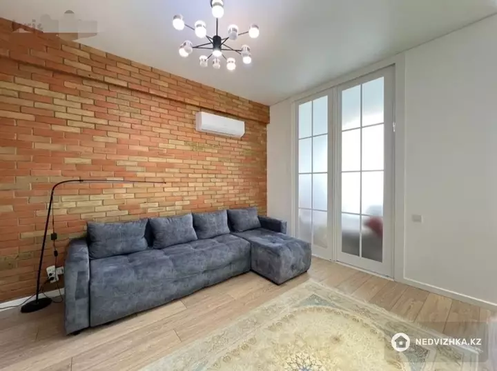 2-комнатная квартира, этаж 13 из 13, 43 м², фотография 3