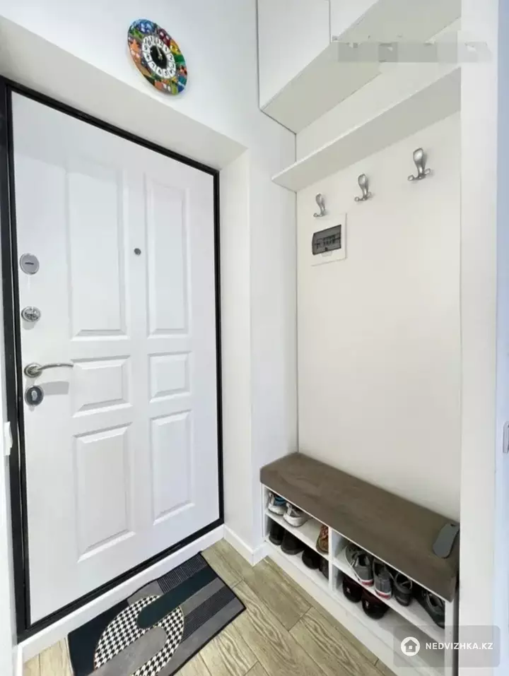 2-комнатная квартира, этаж 13 из 13, 43 м², фотография 4