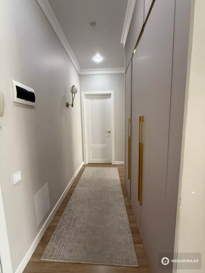 2-комнатная квартира, этаж 8 из 12, 60 м², фотография 2