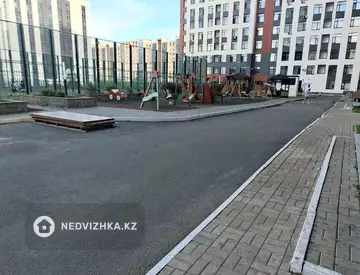 3-комнатная квартира, этаж 10 из 17, 61 м², миниатюра 1