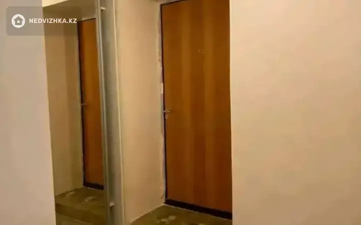 2-комнатная квартира, этаж 13 из 13, 44 м², фотография 4