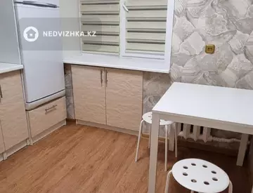 2-комнатная квартира, этаж 4 из 4, 42 м², миниатюра 2