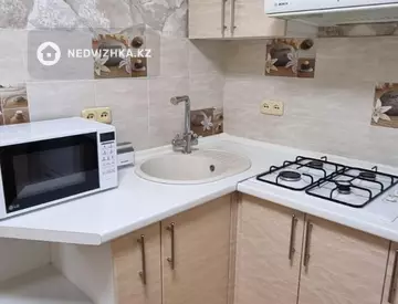 2-комнатная квартира, этаж 4 из 4, 42 м², миниатюра 3