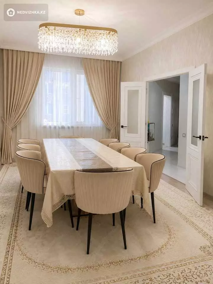 4-комнатная квартира, этаж 8 из 24, 106 м², фотография 2