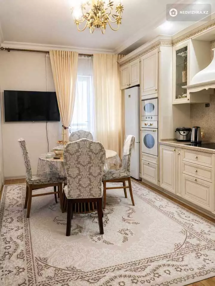 4-комнатная квартира, этаж 8 из 24, 106 м²