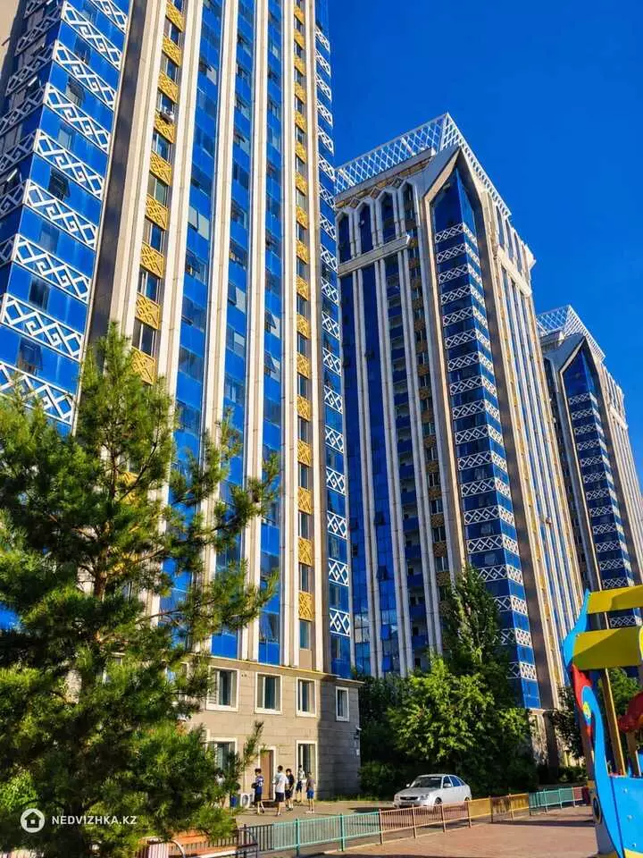 4-комнатная квартира, этаж 8 из 24, 106 м², фотография 3