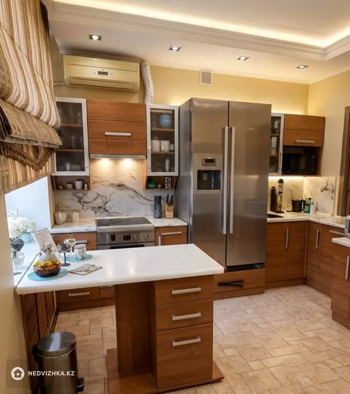 3-комнатная квартира, этаж 1 из 2, 180 м²
