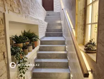 3-бөлмелі пәтер, қабат 1 барлық қабат саны 2, 180 м², 12-нобай