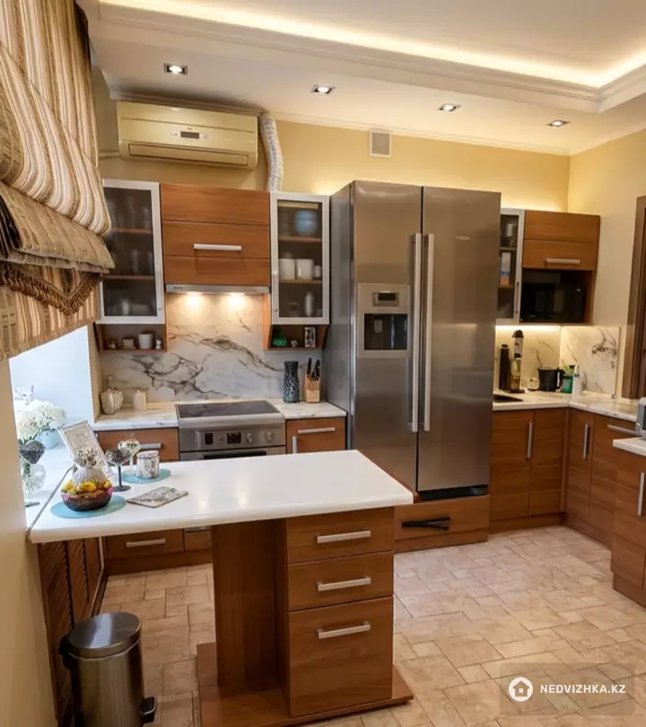 3-комнатная квартира, этаж 1 из 2, 180 м², фотография 3