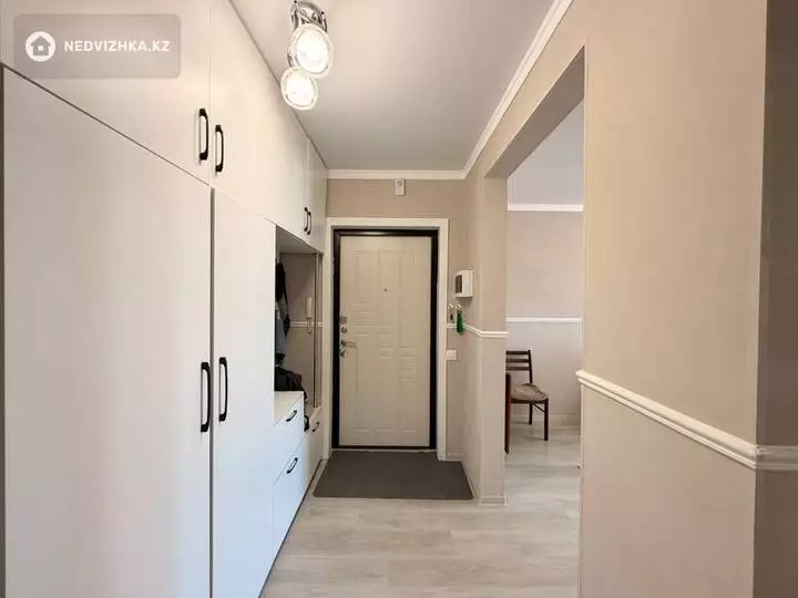2-комнатная квартира, этаж 8 из 9, 63 м², фотография 4