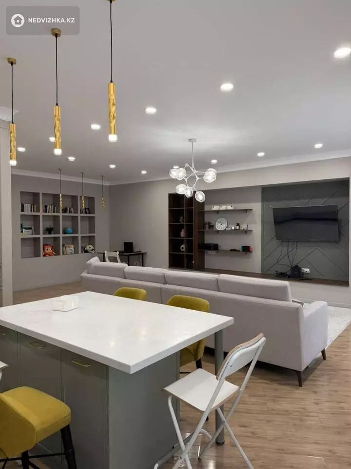 2-бөлмелі пәтер, қабат 7 барлық қабат саны 22, 110 м²