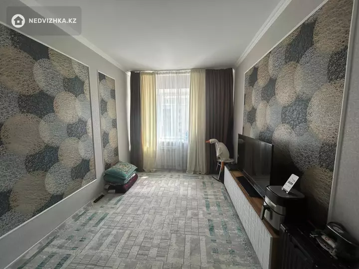 1-комнатная квартира, этаж 5 из 10, 35 м², фотография 2