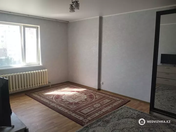1-комнатная квартира, этаж 3 из 13, 43 м², фотография 3