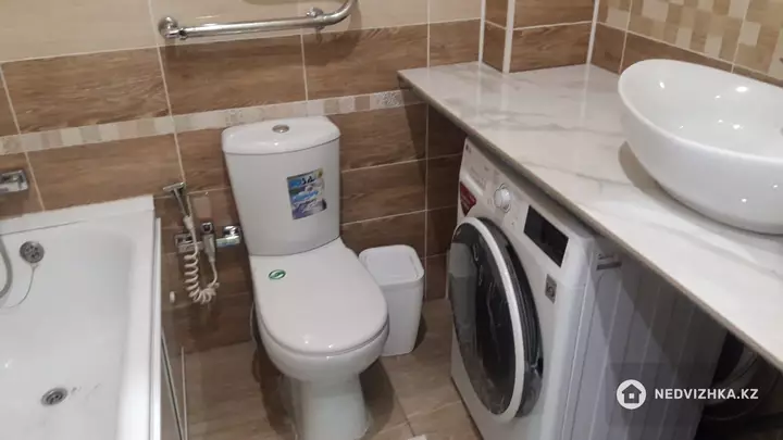 1-комнатная квартира, этаж 12 из 13, 34 м², фотография 2
