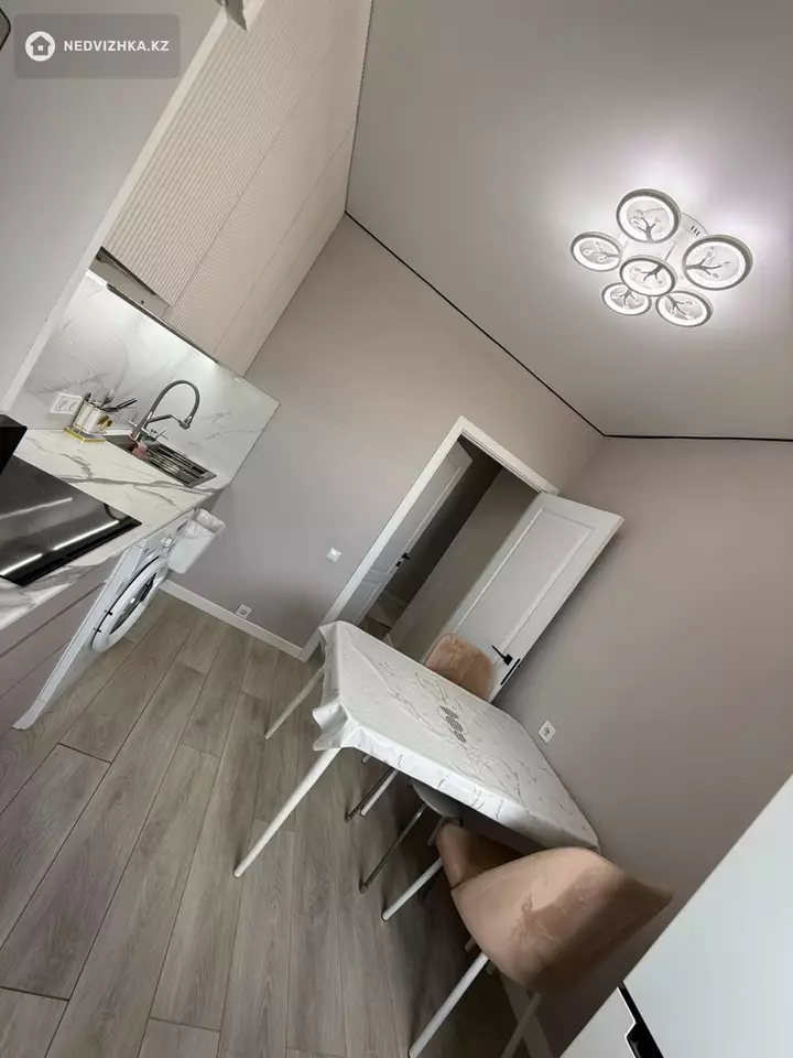 2-комнатная квартира, этаж 9 из 9, 57 м², фотография 3
