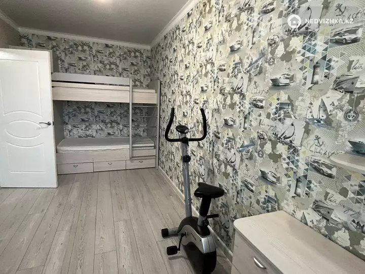3-комнатная квартира, этаж 8 из 10, 72 м², фотография 2