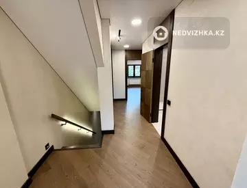 4-комнатный таунхаус, 2.5 соток, 200 м²