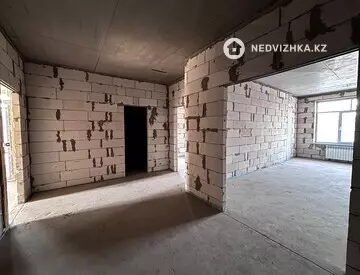 3-комнатная квартира, этаж 2 из 9, 111 м², миниатюра 1