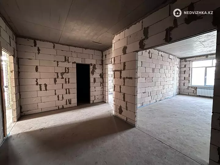 3-комнатная квартира, этаж 2 из 9, 111 м²