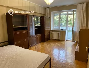 2-комнатная квартира, этаж 4 из 5, 52 м², На длительный срок