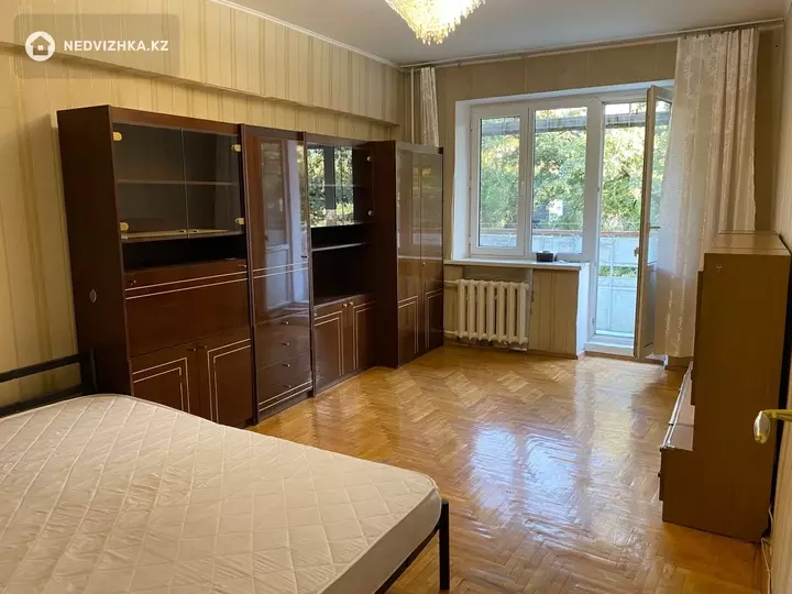 2-комнатная квартира, этаж 4 из 5, 52 м², На длительный срок