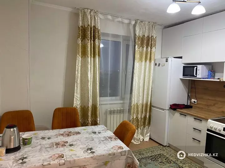 1-комнатная квартира, этаж 16 из 16, 38 м², фотография 2