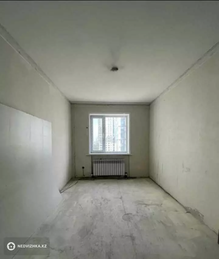 3-комнатная квартира, этаж 8 из 12, 84 м², фотография 3