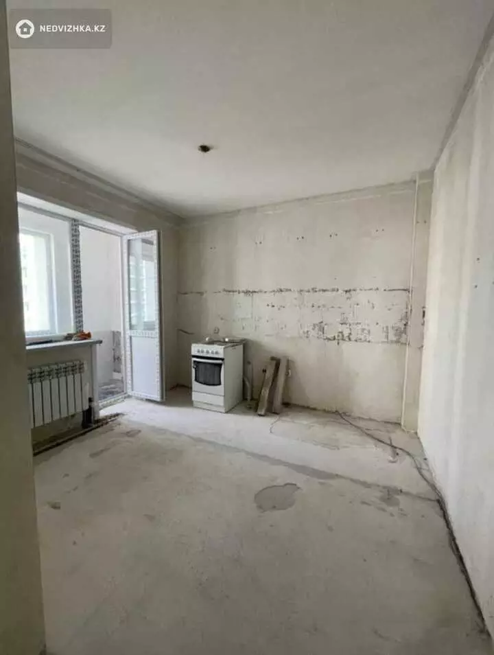 3-комнатная квартира, этаж 8 из 12, 84 м², фотография 2