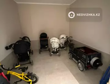 1-комнатная квартира, этаж 9 из 12, 34 м², миниатюра 2