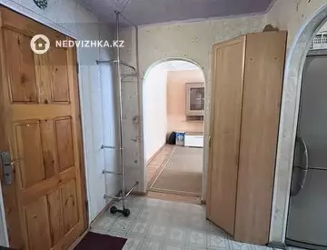 2-комнатная квартира, этаж 1 из 10, 49 м², миниатюра 2