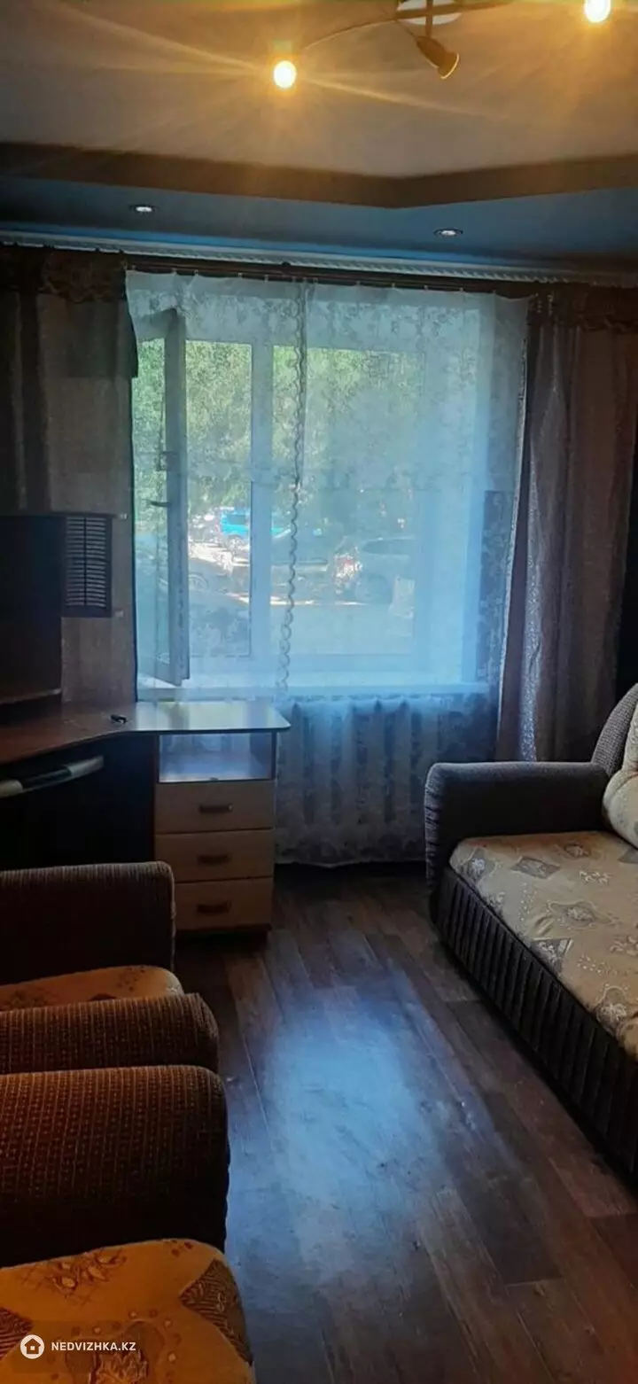 2-комнатная квартира, этаж 1 из 10, 49 м², фотография 3