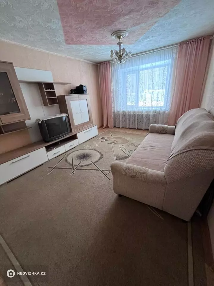 2-комнатная квартира, этаж 1 из 10, 49 м², фотография 4