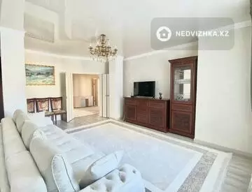 4-комнатная квартира, этаж 8 из 12, 110 м²
