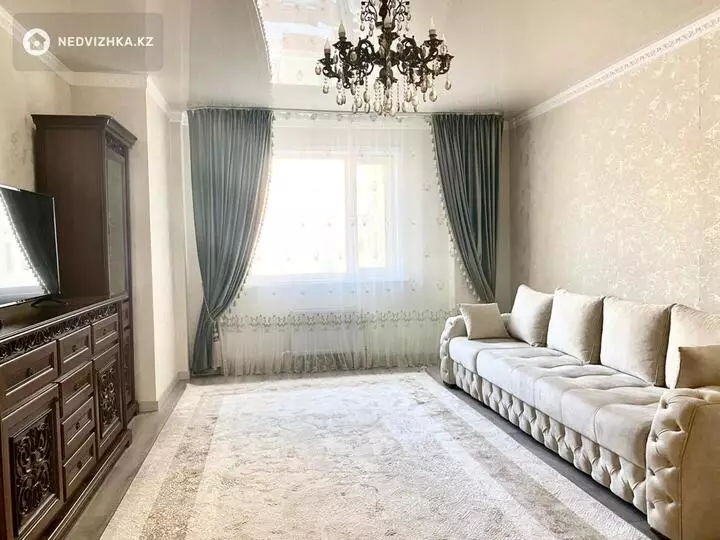 4-комнатная квартира, этаж 8 из 12, 110 м², фотография 3