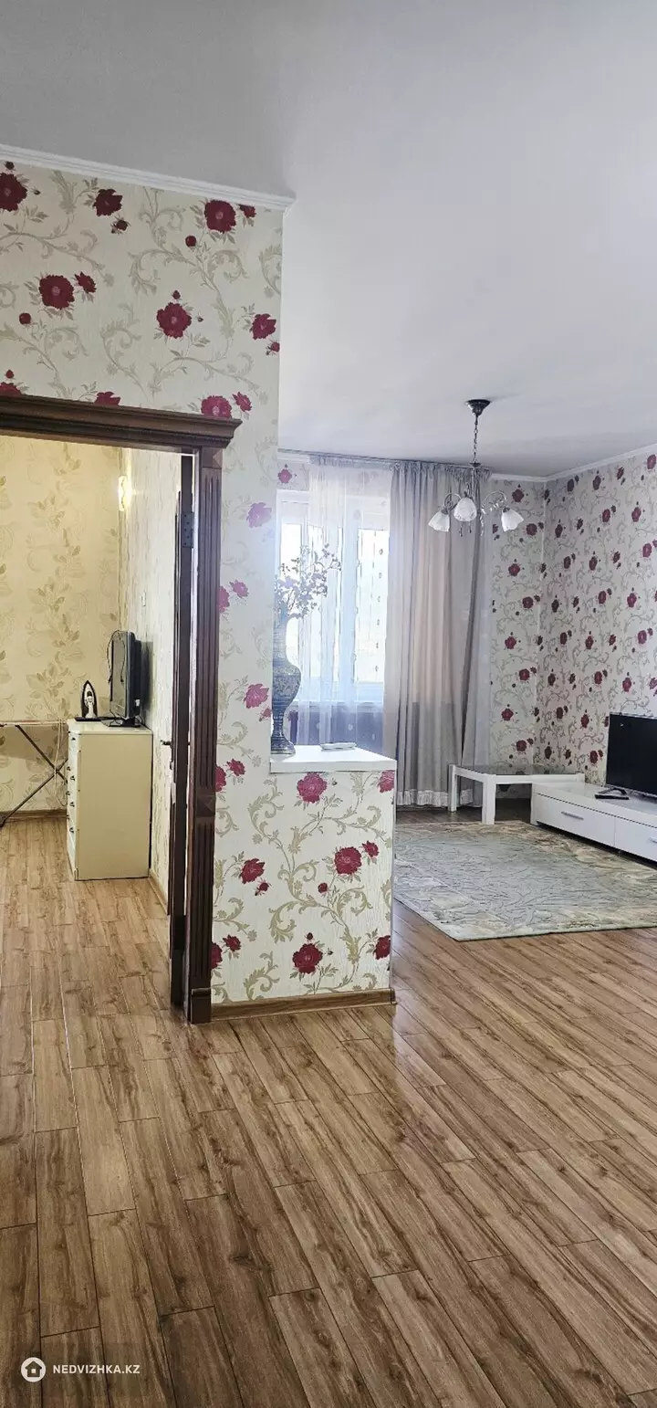 2-комнатная квартира, этаж 12 из 15, 80 м², Посуточно, фотография 4
