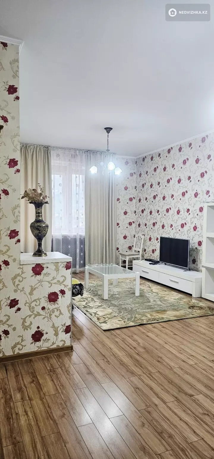 2-комнатная квартира, этаж 12 из 15, 80 м², Посуточно, фотография 5