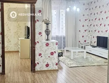 2-комнатная квартира, этаж 12 из 15, 80 м², Посуточно, миниатюра 11