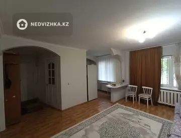 3-комнатная квартира, этаж 1 из 5, 57 м², миниатюра 1