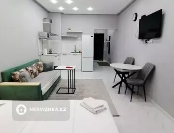 1-комнатная квартира, этаж 15 из 15, 55 м², Посуточно
