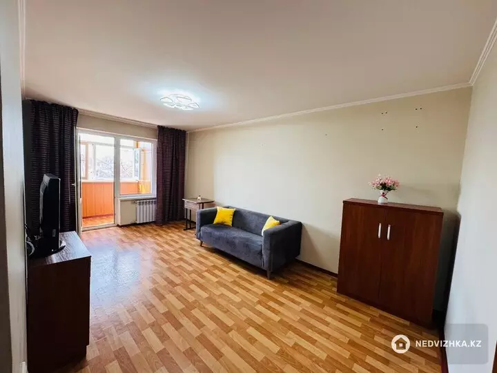 2-комнатная квартира, этаж 2 из 5, 52 м², фотография 2