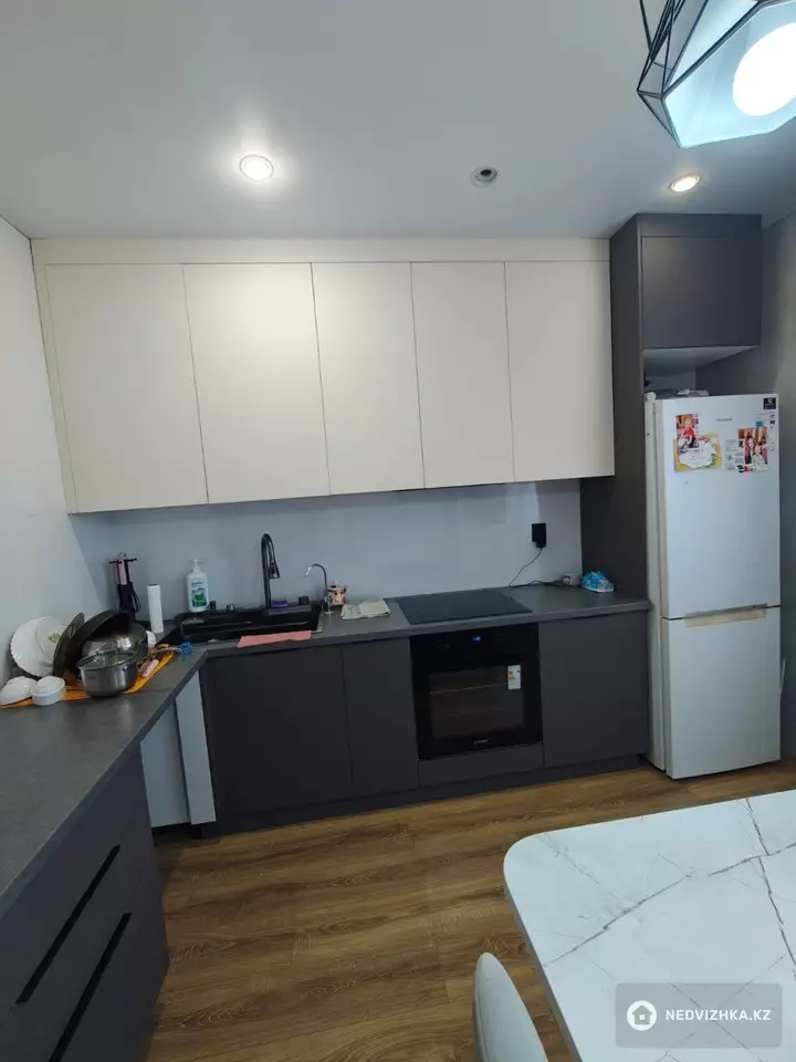 3-комнатная квартира, этаж 9 из 9, 93 м², фотография 3
