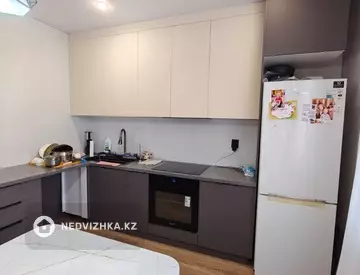 3-комнатная квартира, этаж 9 из 9, 93 м²