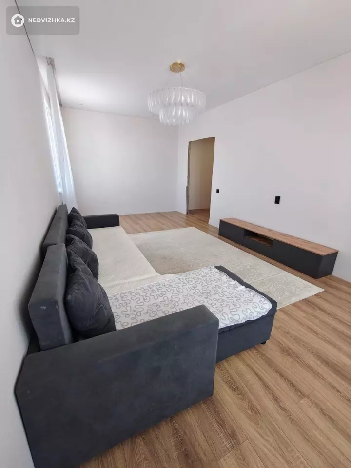 3-комнатная квартира, этаж 9 из 9, 93 м², фотография 2