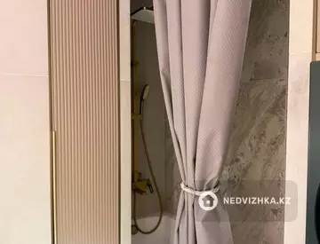 3-комнатная квартира, этаж 3 из 15, 73 м², миниатюра 1