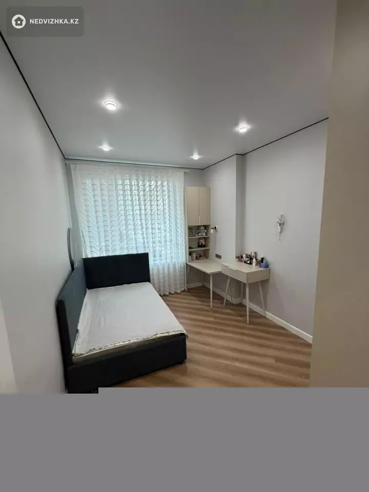 3-комнатная квартира, этаж 3 из 15, 73 м², фотография 3