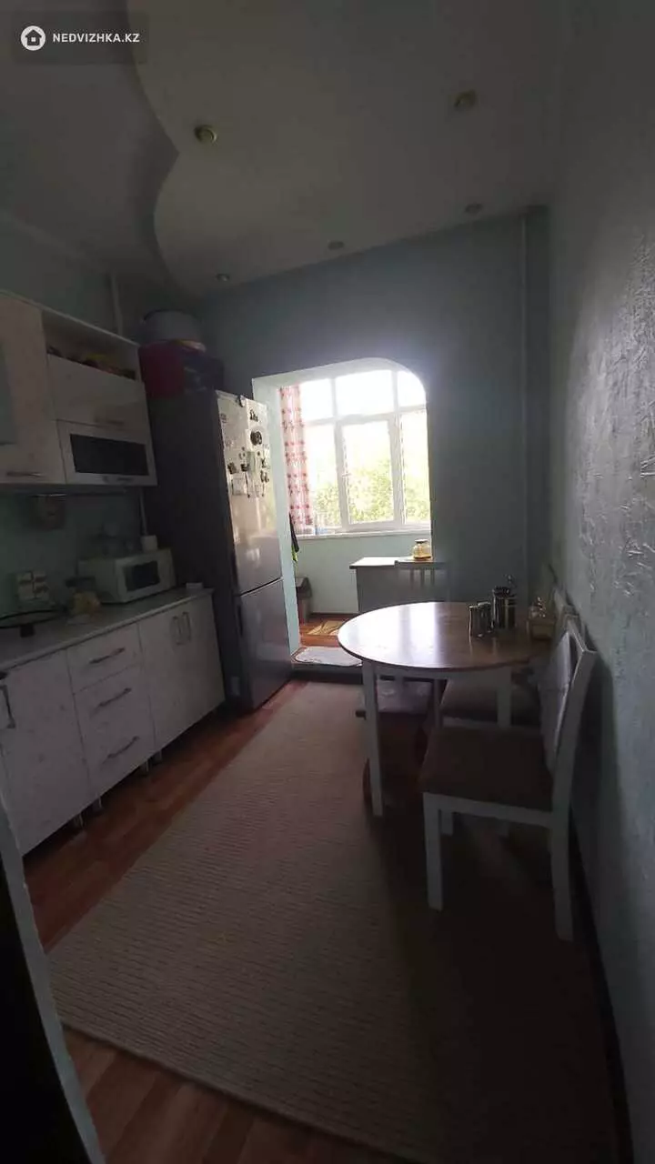 2-комнатная квартира, этаж 3 из 5, 54 м², фотография 5