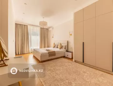 3-комнатная квартира, этаж 7 из 20, 85 м², Посуточно