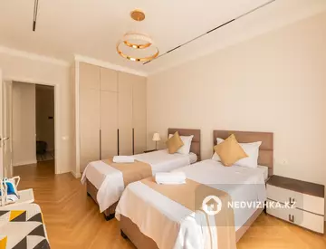 3-бөлмелі пәтер, қабат 7 барлық қабат саны 20, 85 м², Посуточно, 12-нобай